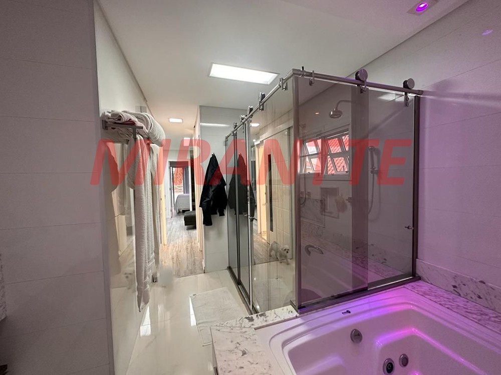 Cond. fechado de 200m² com 3 quartos em Ponte Grande
