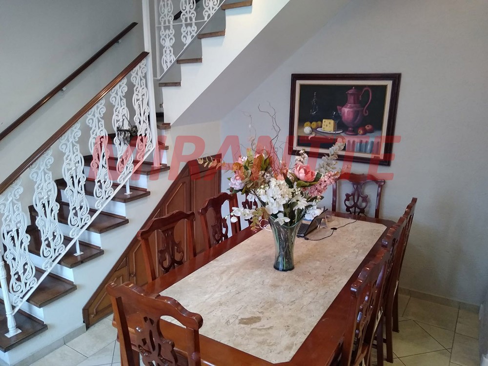 Sobrado de 190m² com 3 quartos em Vila Gustavo