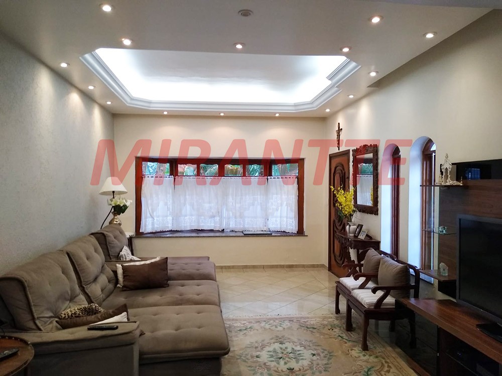 Sobrado de 190m² com 3 quartos em Vila Gustavo