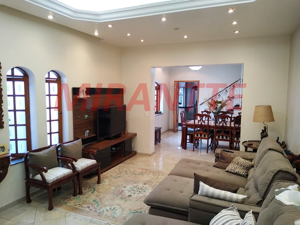 Sobrado de 190m² com 3 quartos em Vila Gustavo