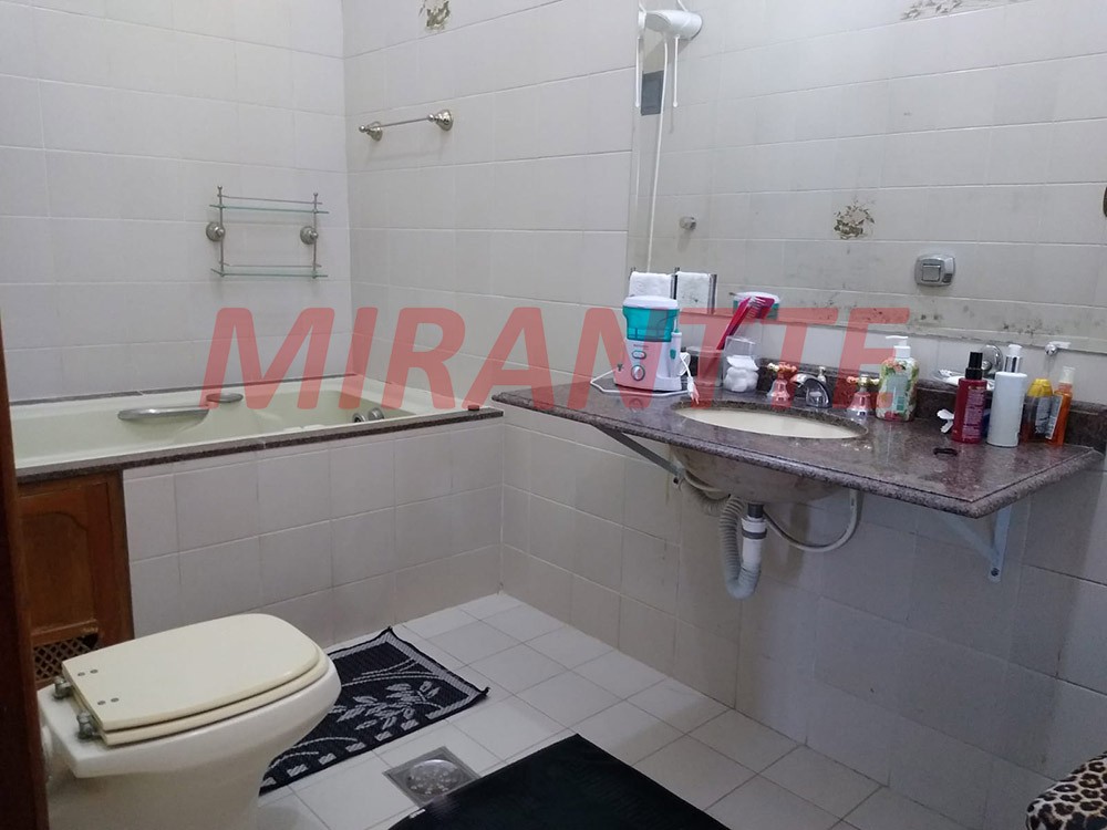 Sobrado de 190m² com 3 quartos em Vila Gustavo