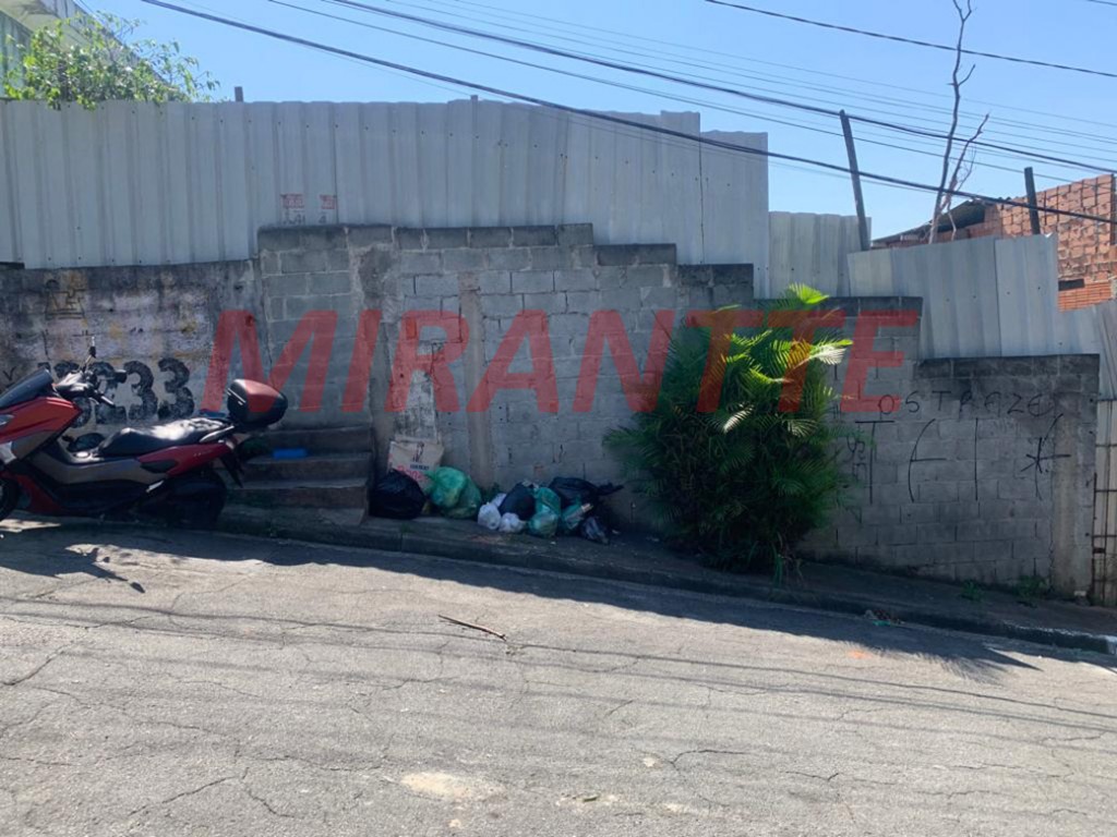 Terreno de 608m² em Limão