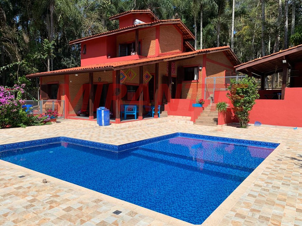 Sobrado de 400m² com 3 quartos em Serra Da Cantareira