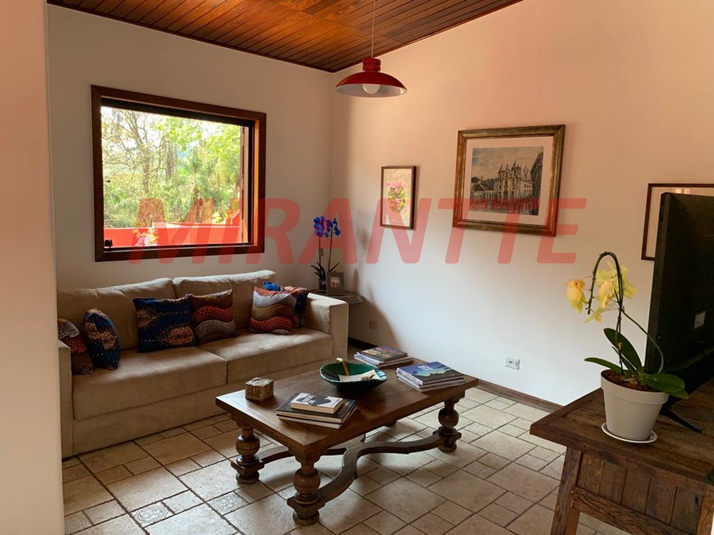 Sobrado de 400m² com 3 quartos em Serra Da Cantareira