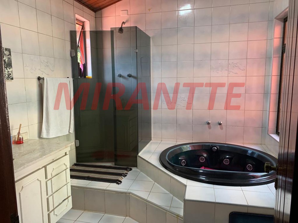 Sobrado de 400m² com 3 quartos em Serra Da Cantareira