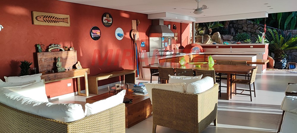 Sobrado de 550m² com 5 quartos em Toninhas