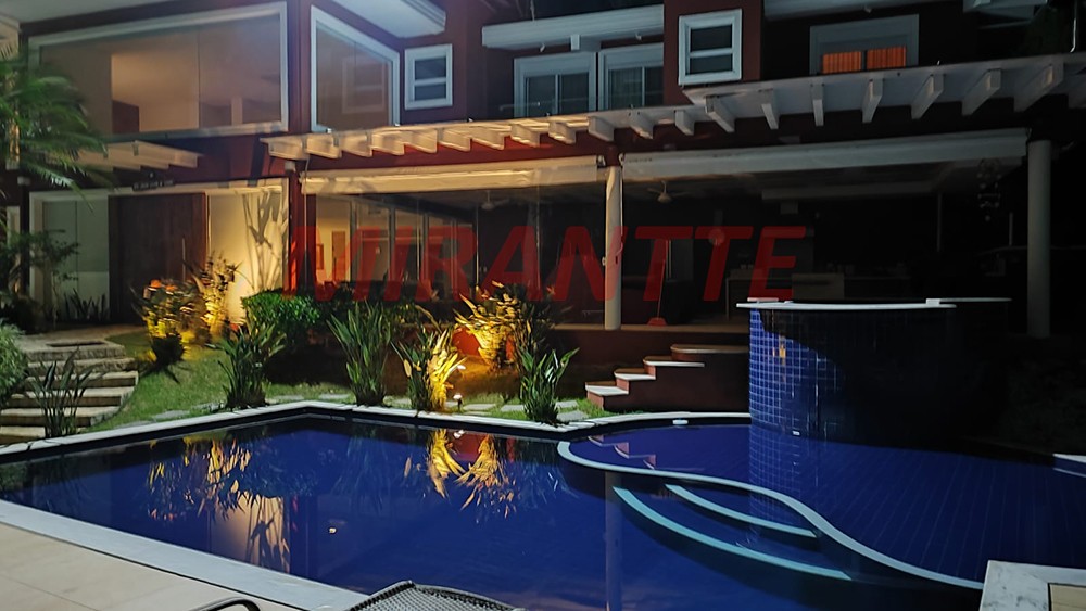 Sobrado de 550m² com 5 quartos em Toninhas