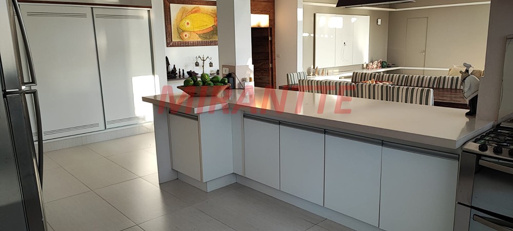 Sobrado de 550m² com 5 quartos em Toninhas