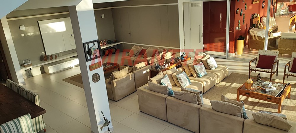 Sobrado de 550m² com 5 quartos em Toninhas