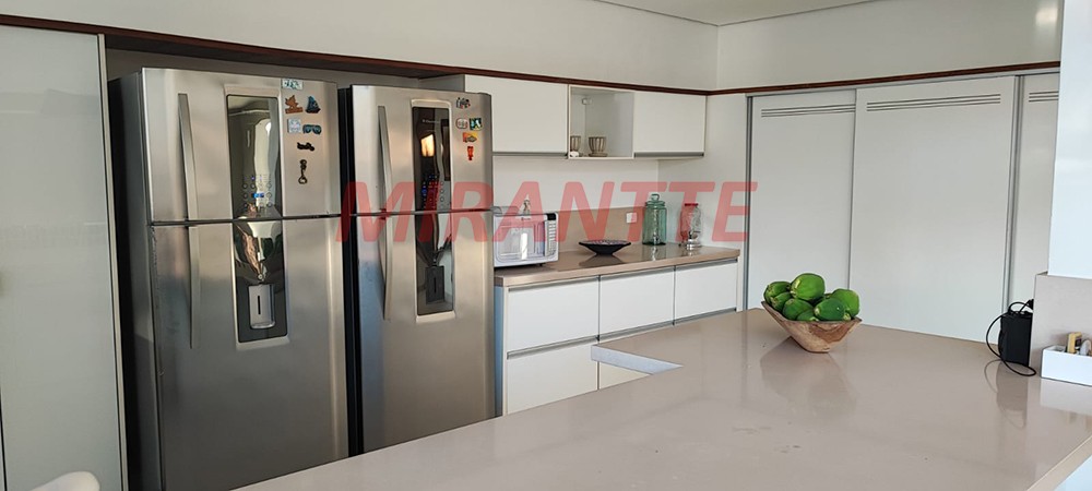 Sobrado de 550m² com 5 quartos em Toninhas