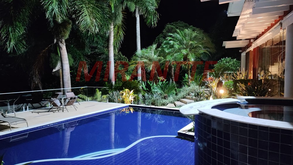 Sobrado de 550m² com 5 quartos em Toninhas