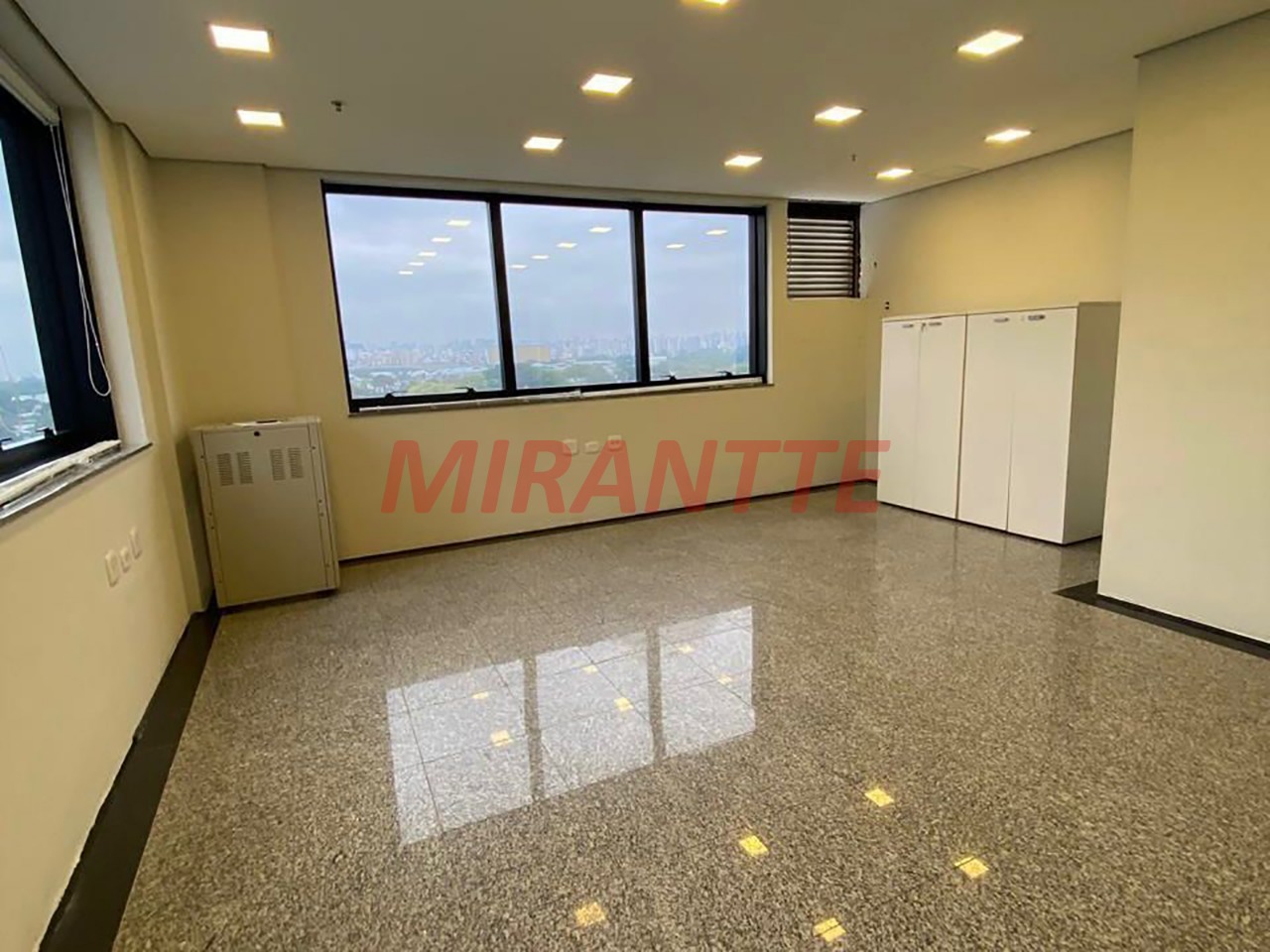 Conjunto comercial de 34m² em Santana