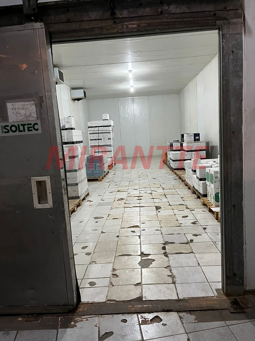 Comercial de 3363m² em Jaçana