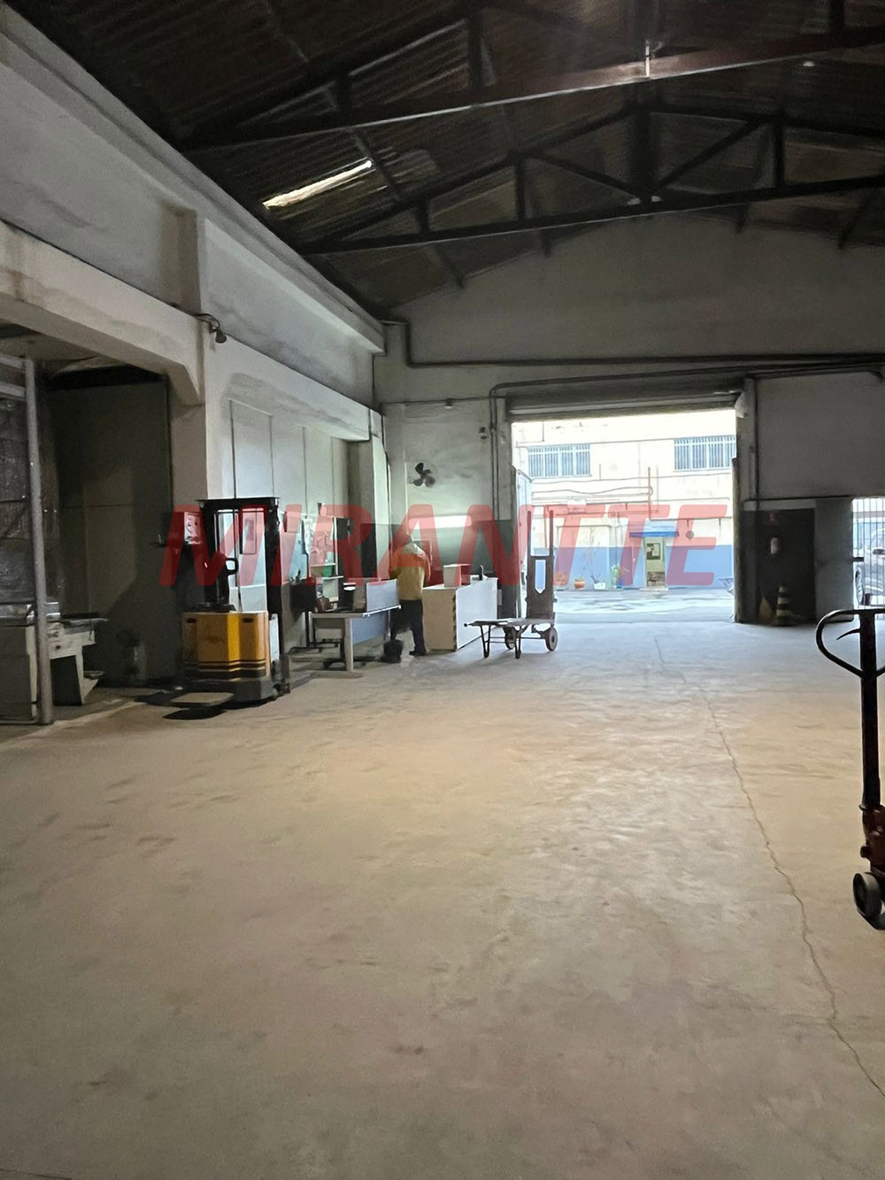 Comercial de 3363m² em Jaçana