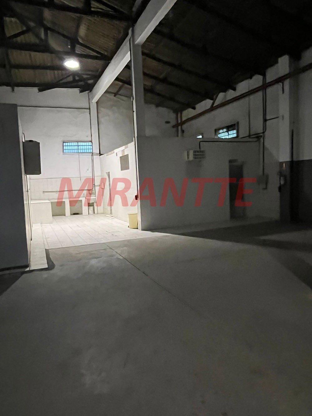 Comercial de 3363m² em Jaçana