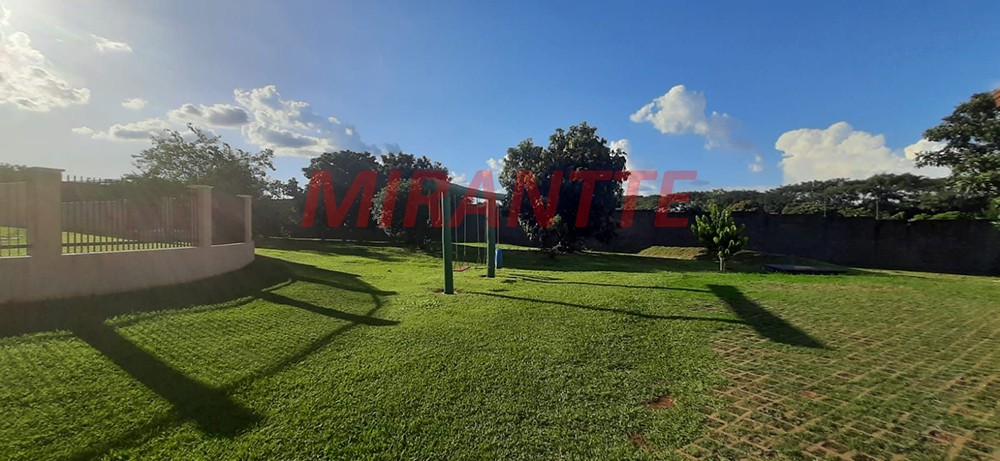 Cond. fechado de 392m² com 3 quartos em Serra Da Cantareira