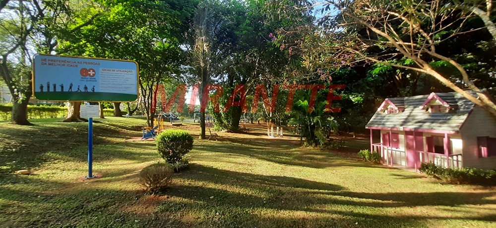 Cond. fechado de 392m² com 3 quartos em Serra Da Cantareira