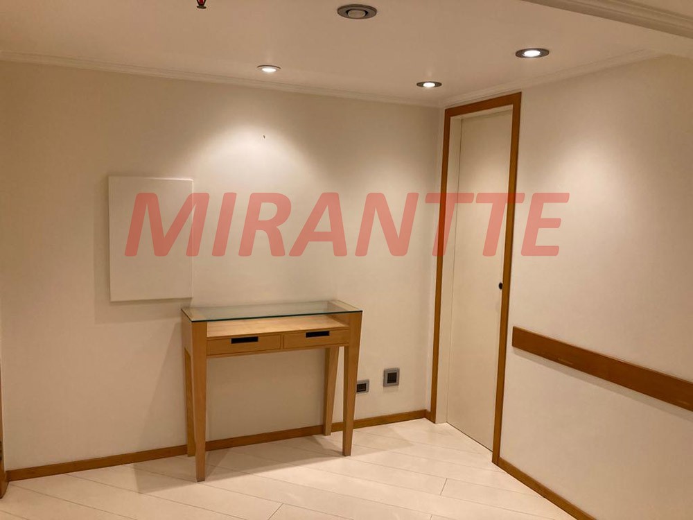Conjunto comercial em Santana