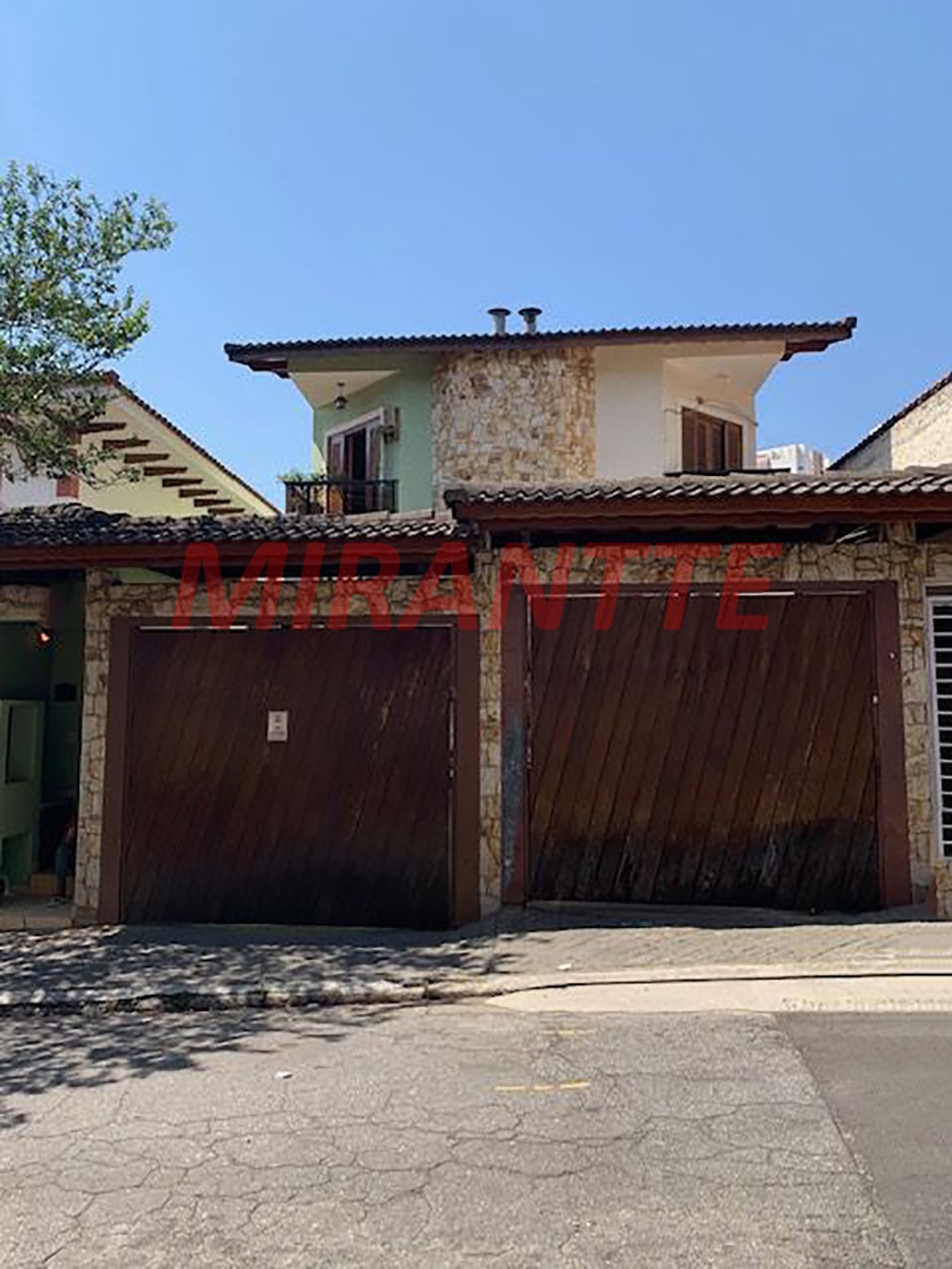 Sobrado de 201m² com 3 quartos em Santana