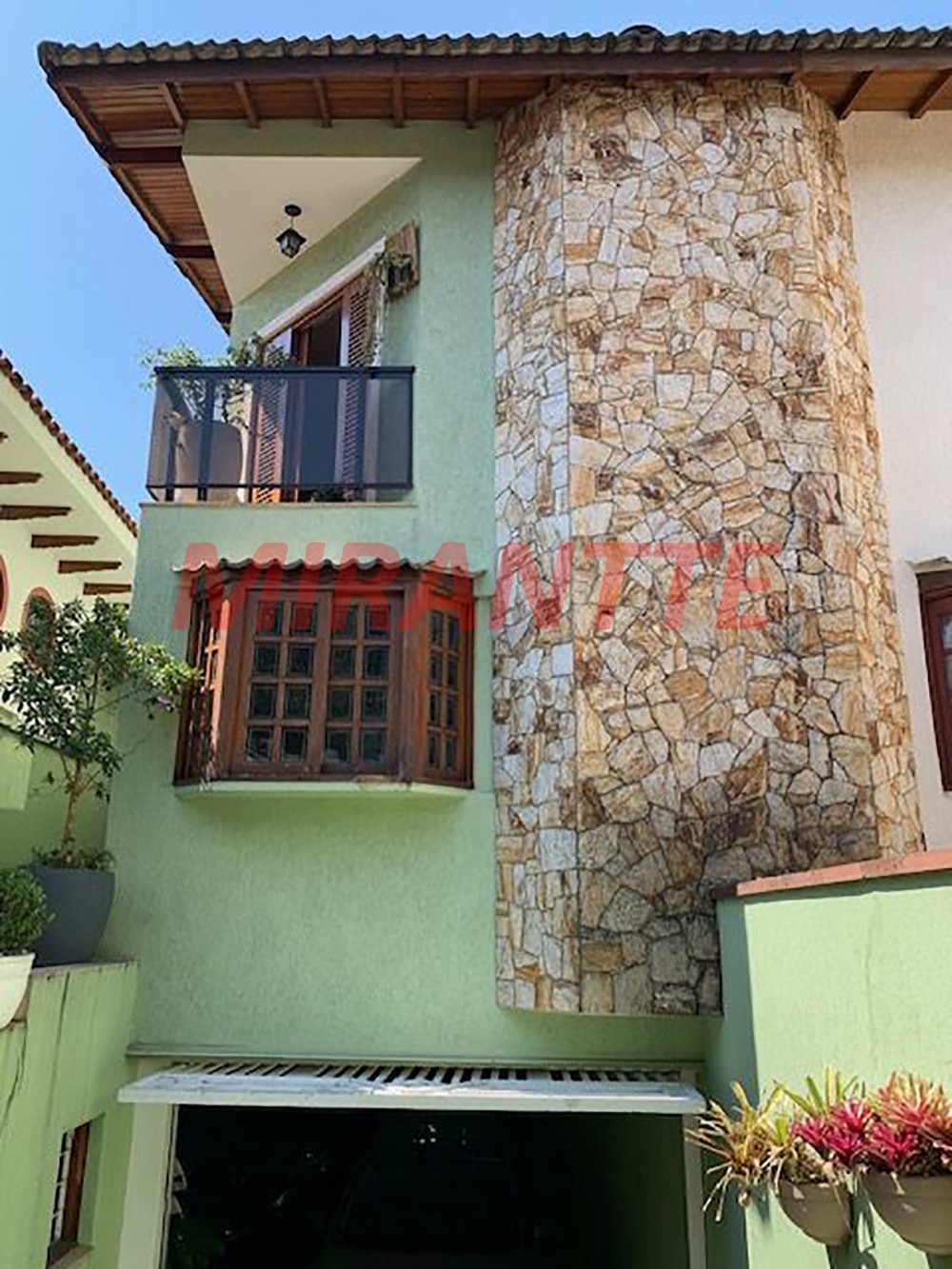 Sobrado de 201m² com 3 quartos em Santana
