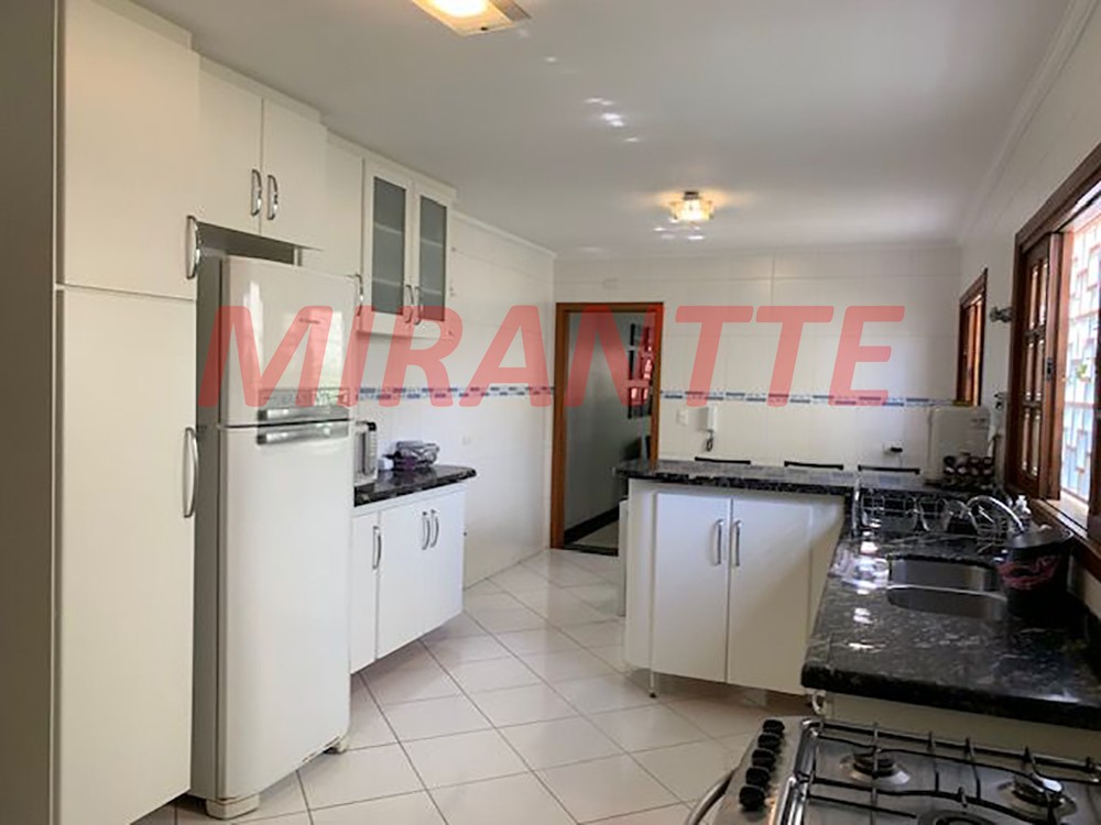 Sobrado de 201m² com 3 quartos em Santana