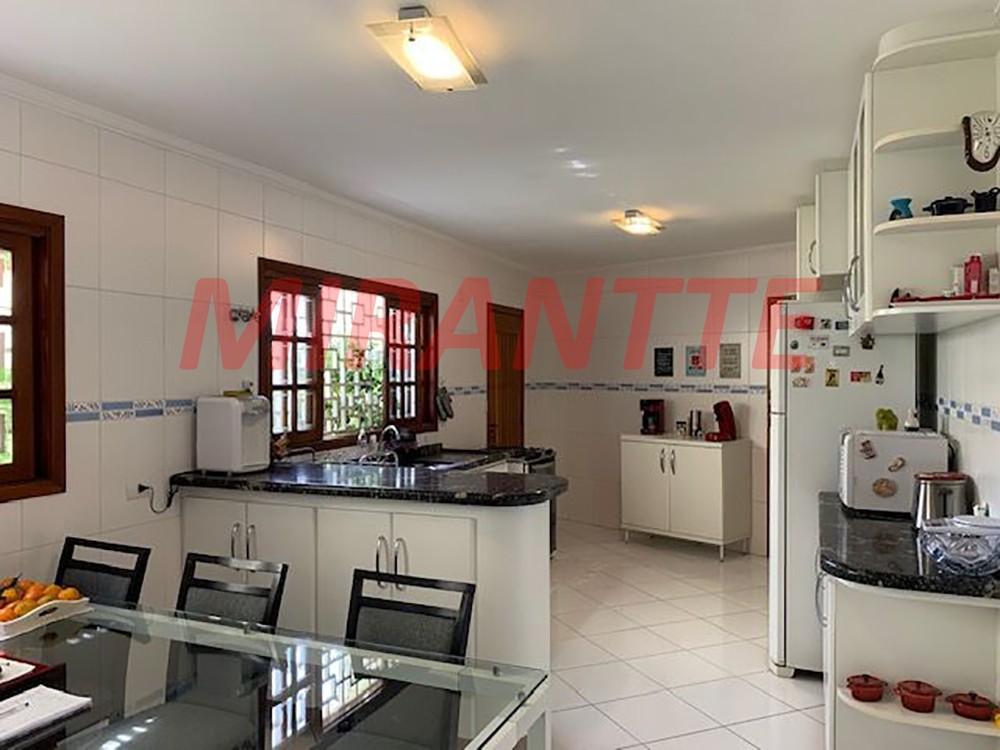 Sobrado de 201m² com 3 quartos em Santana