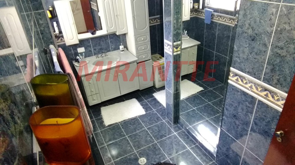 Sobrado de 220m² com 4 quartos em Parque Continental
