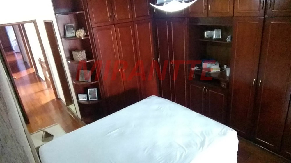 Sobrado de 220m² com 4 quartos em Parque Continental