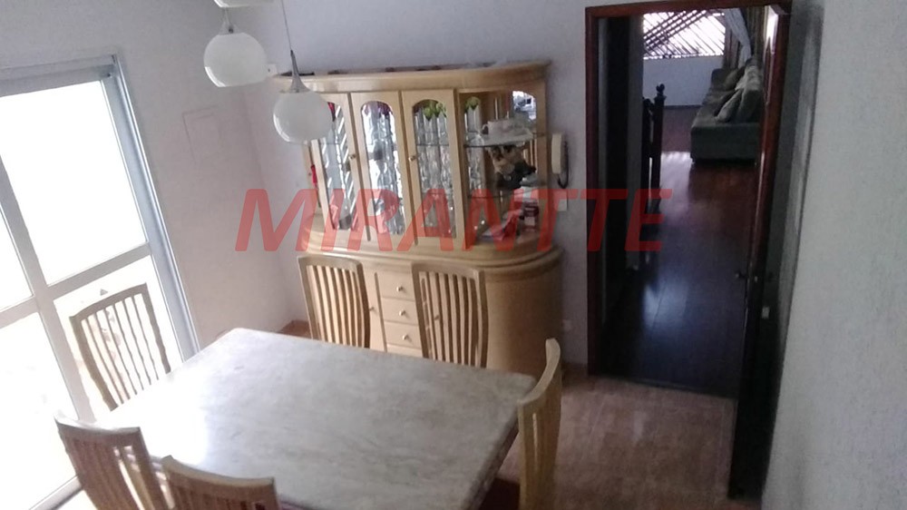 Sobrado de 220m² com 4 quartos em Parque Continental