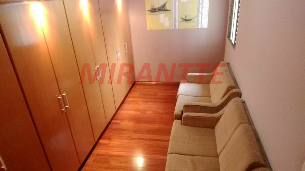 Sobrado de 220m² com 4 quartos em Parque Continental