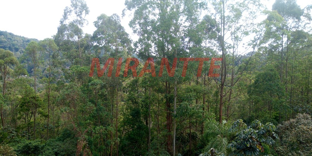 Sobrado de 469m² com 6 quartos em Serra da Cantareira