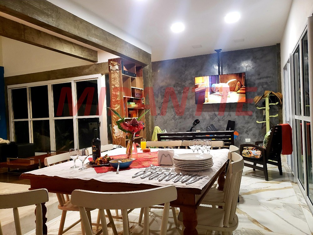 Sobrado de 177m² com 2 quartos em Ubatumirim