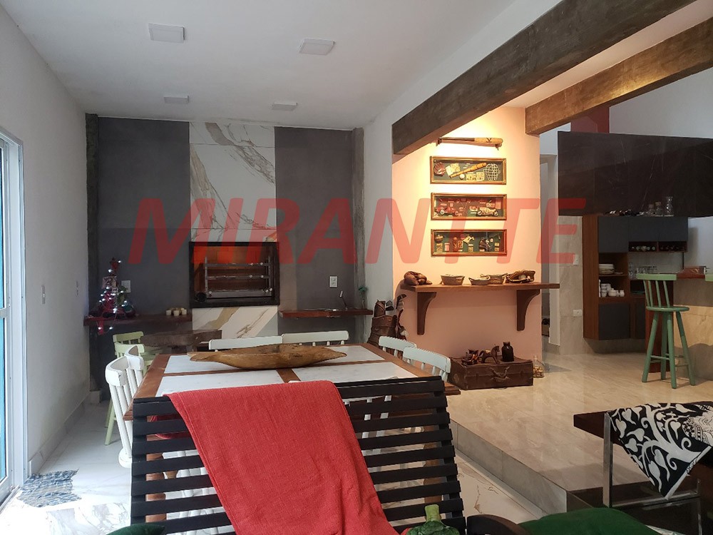 Sobrado de 177m² com 2 quartos em Ubatumirim