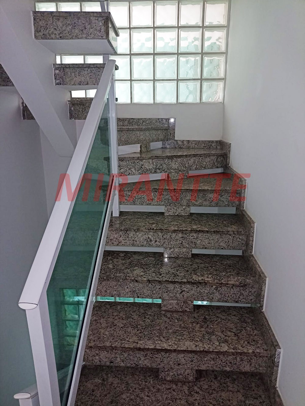 Sobrado de 207m² com 3 quartos em Vila Medeiros