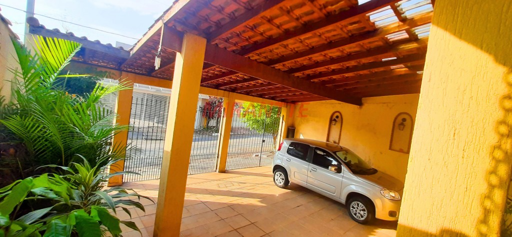 Sobrado de 400m² com 3 quartos em Conjunto Residencial Santa Terezinha