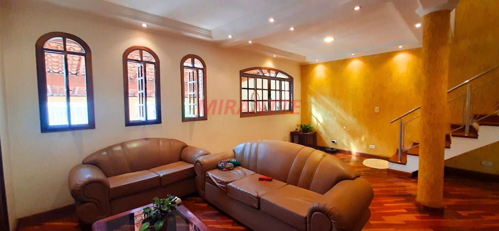 Sobrado de 400m² com 3 quartos em Conjunto Residencial Santa Terezinha