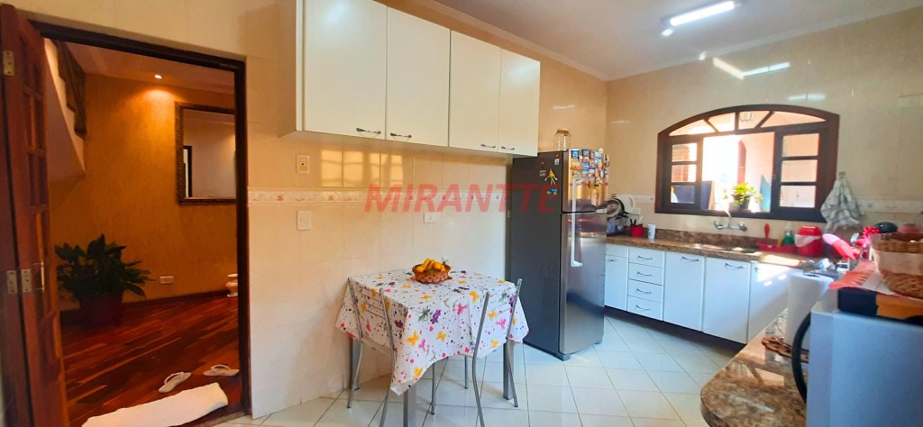 Sobrado de 400m² com 3 quartos em Conjunto Residencial Santa Terezinha