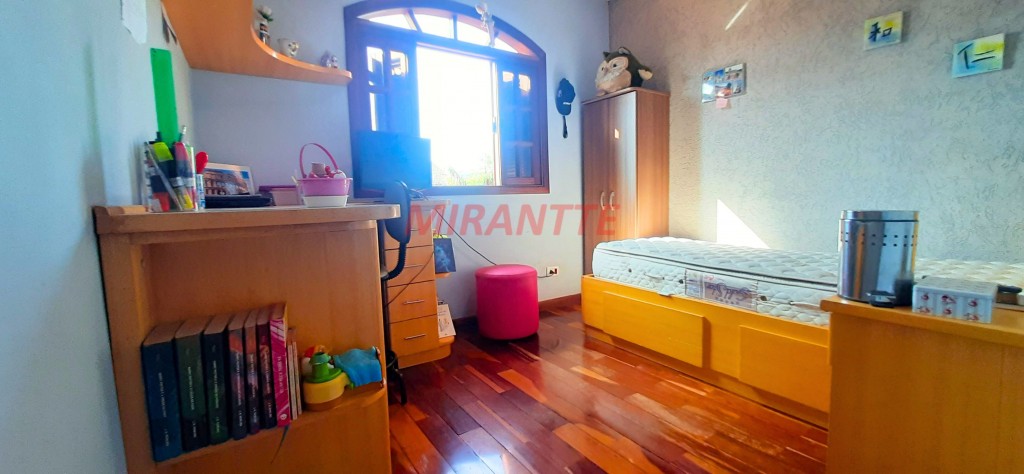 Sobrado de 400m² com 3 quartos em Conjunto Residencial Santa Terezinha
