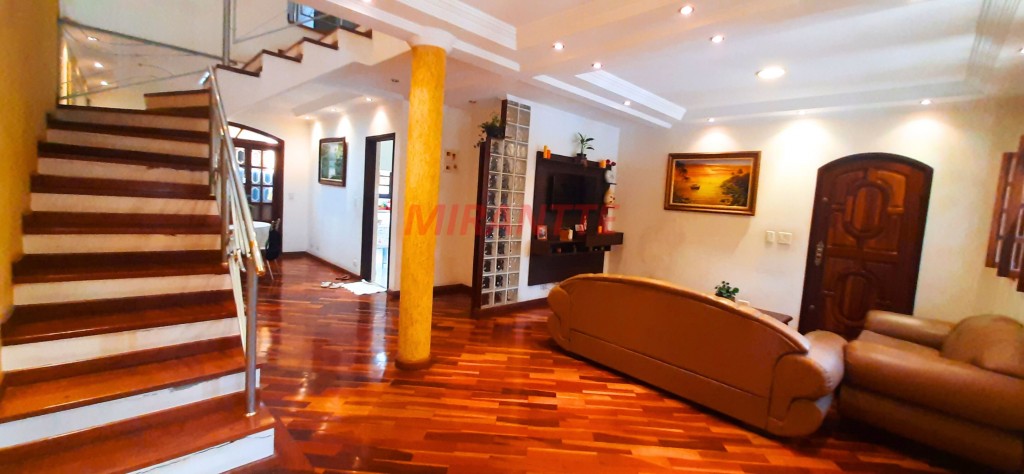 Sobrado de 400m² com 3 quartos em Conjunto Residencial Santa Terezinha