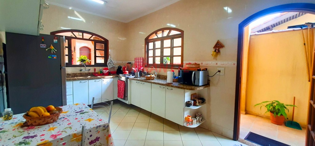 Sobrado de 400m² com 3 quartos em Conjunto Residencial Santa Terezinha