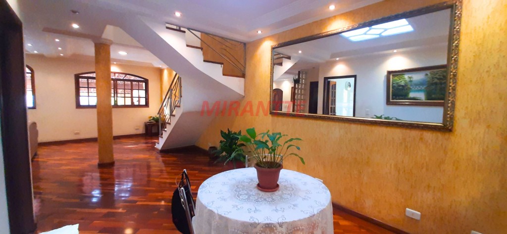 Sobrado de 400m² com 3 quartos em Conjunto Residencial Santa Terezinha
