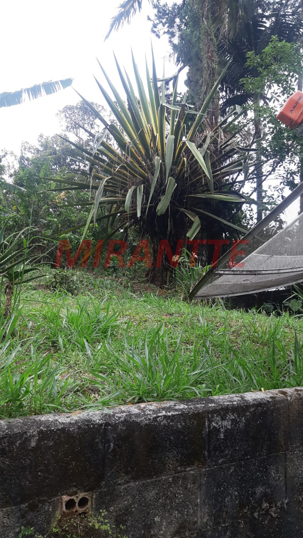 Terreno de 990m² em Jardim Floresta