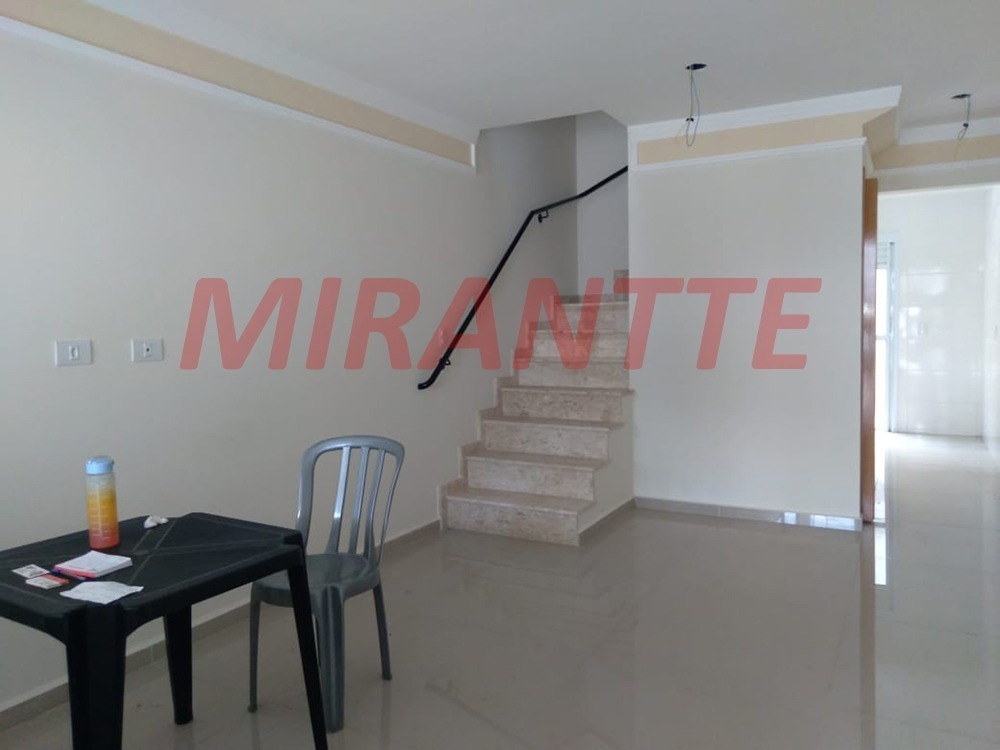 Sobrado de 110m² com 3 quartos em Água Fria