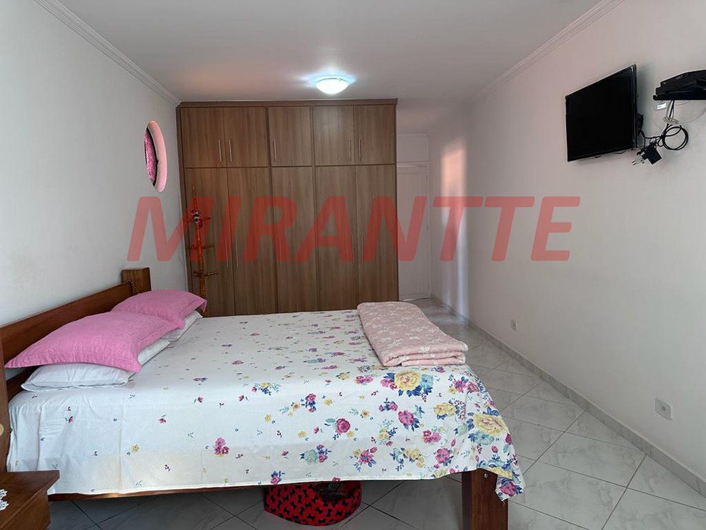 Sobrado de 222m² com 4 quartos em Vila Mazzei