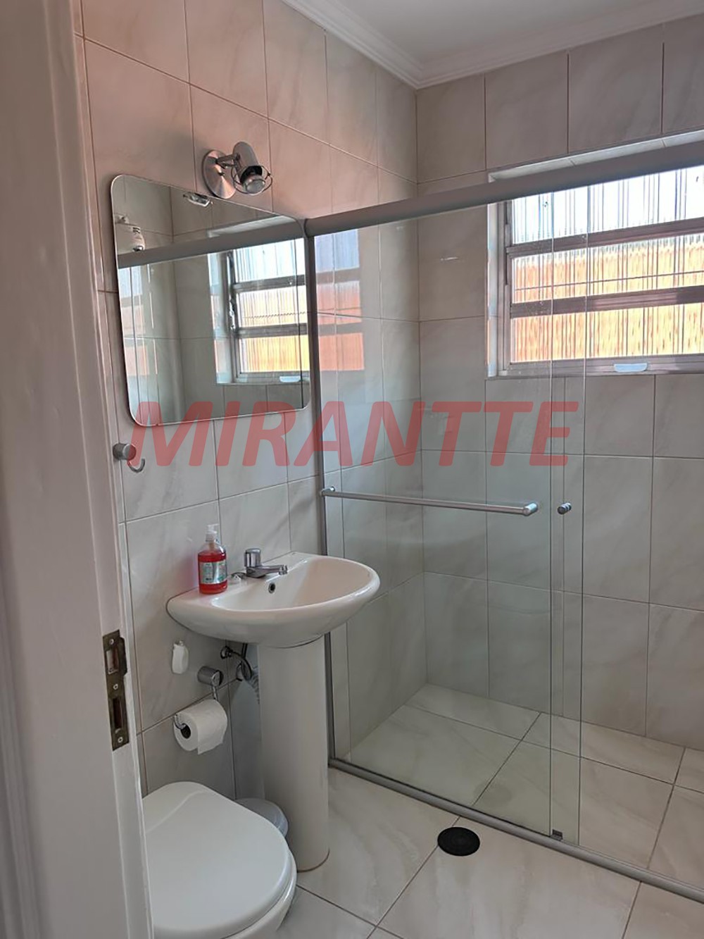Sobrado de 222m² com 4 quartos em Vila Mazzei