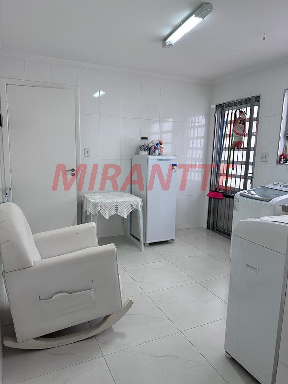Sobrado de 222m² com 4 quartos em Vila Mazzei