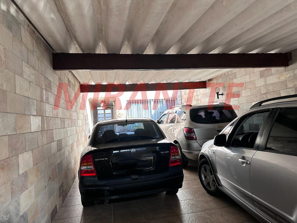 Sobrado de 222m² com 4 quartos em Vila Mazzei