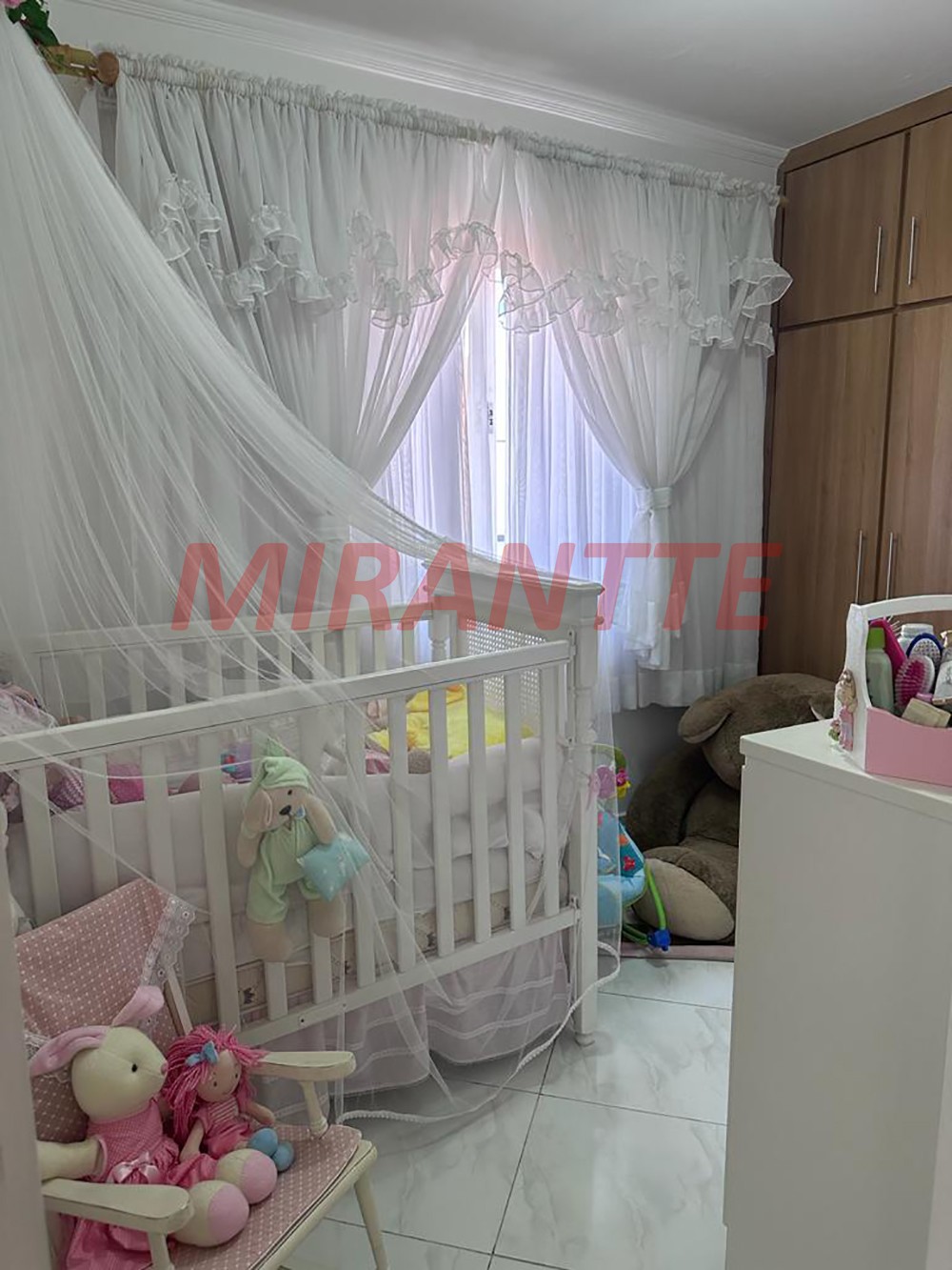 Sobrado de 222m² com 4 quartos em Vila Mazzei