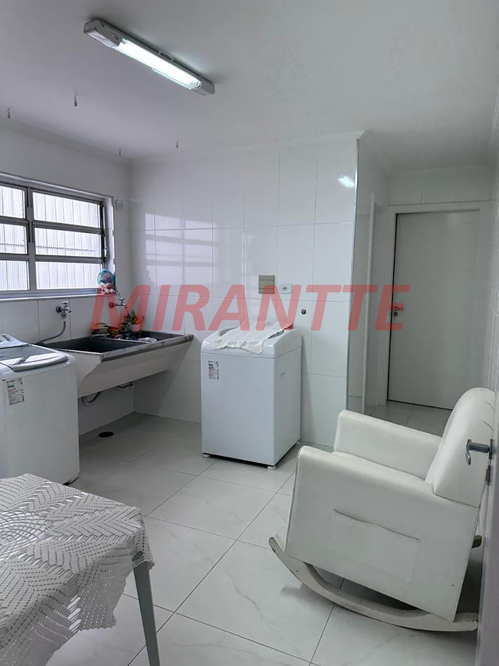 Sobrado de 222m² com 4 quartos em Vila Mazzei