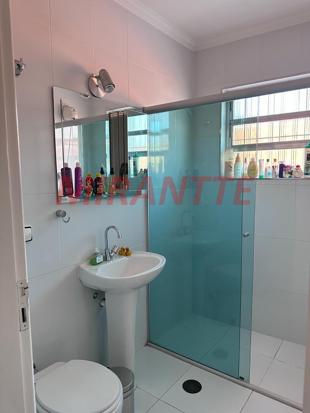 Sobrado de 222m² com 4 quartos em Vila Mazzei